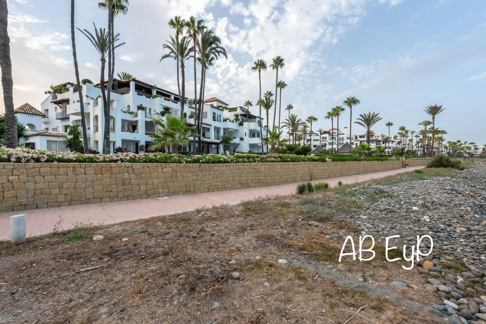 Alcazaba Beach Apartment Estepona Exteriör bild