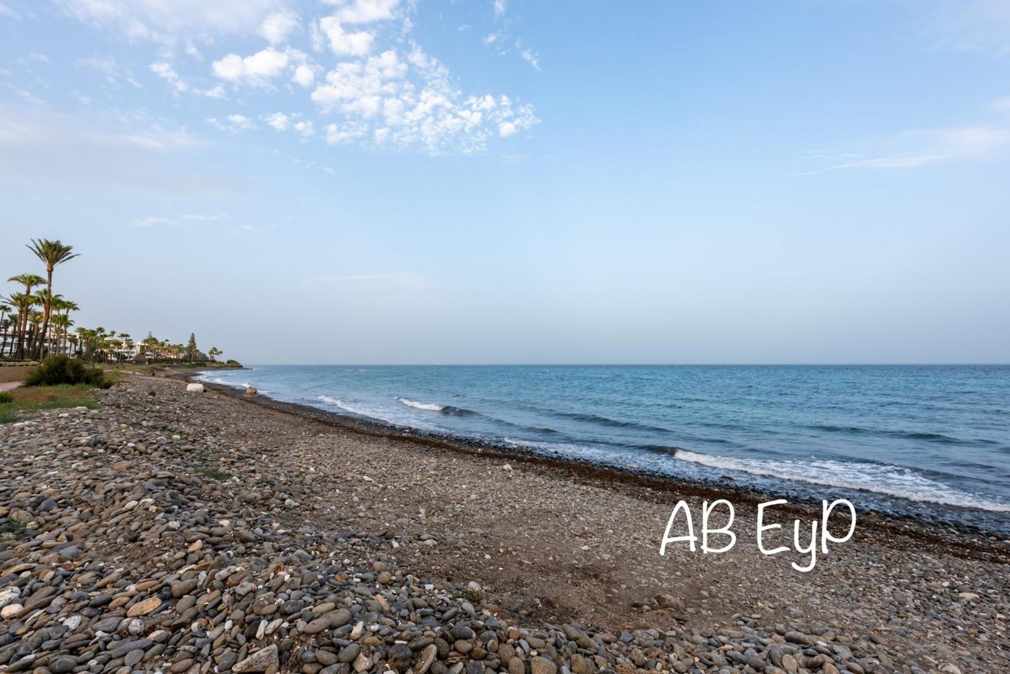 Alcazaba Beach Apartment Estepona Exteriör bild