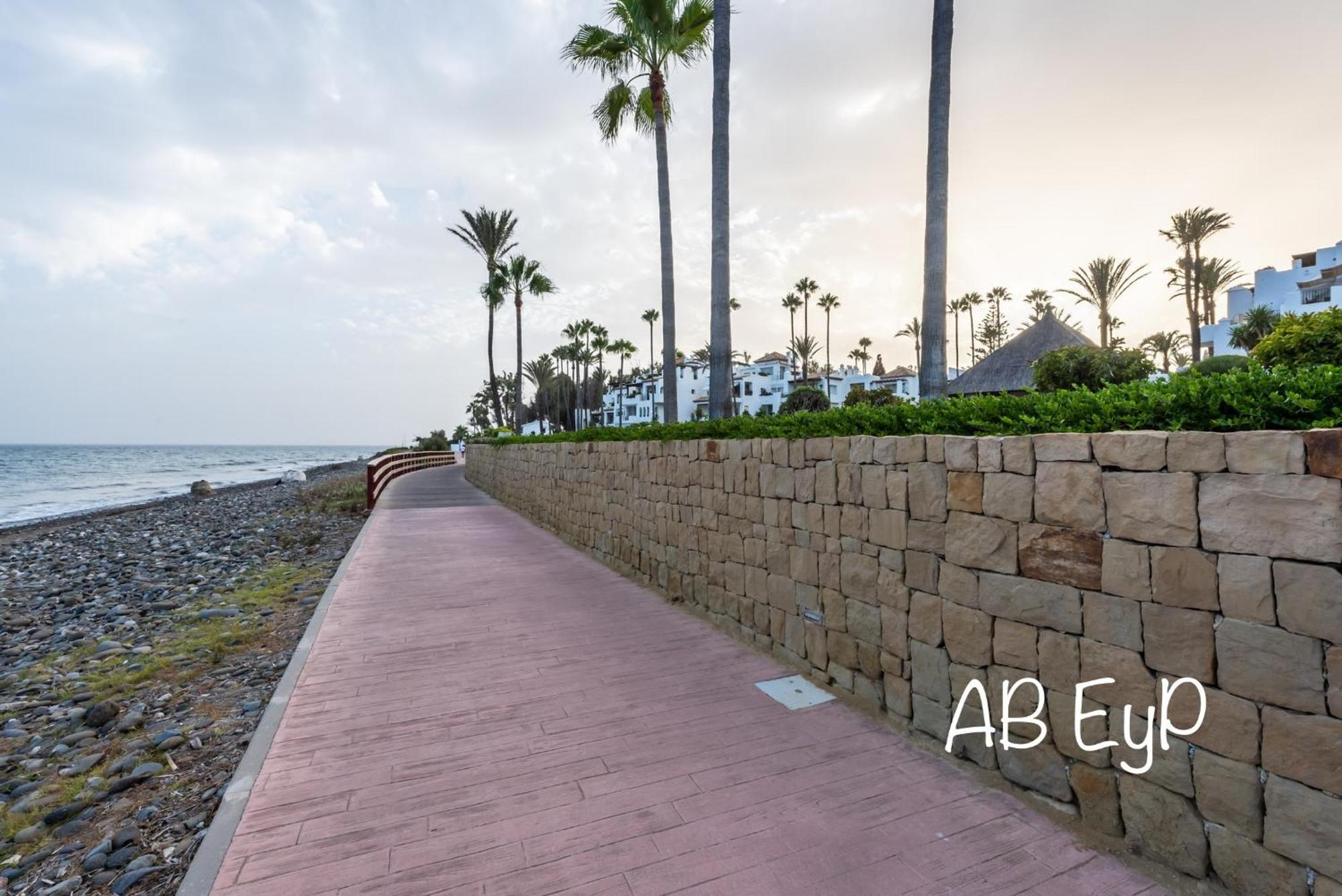 Alcazaba Beach Apartment Estepona Exteriör bild