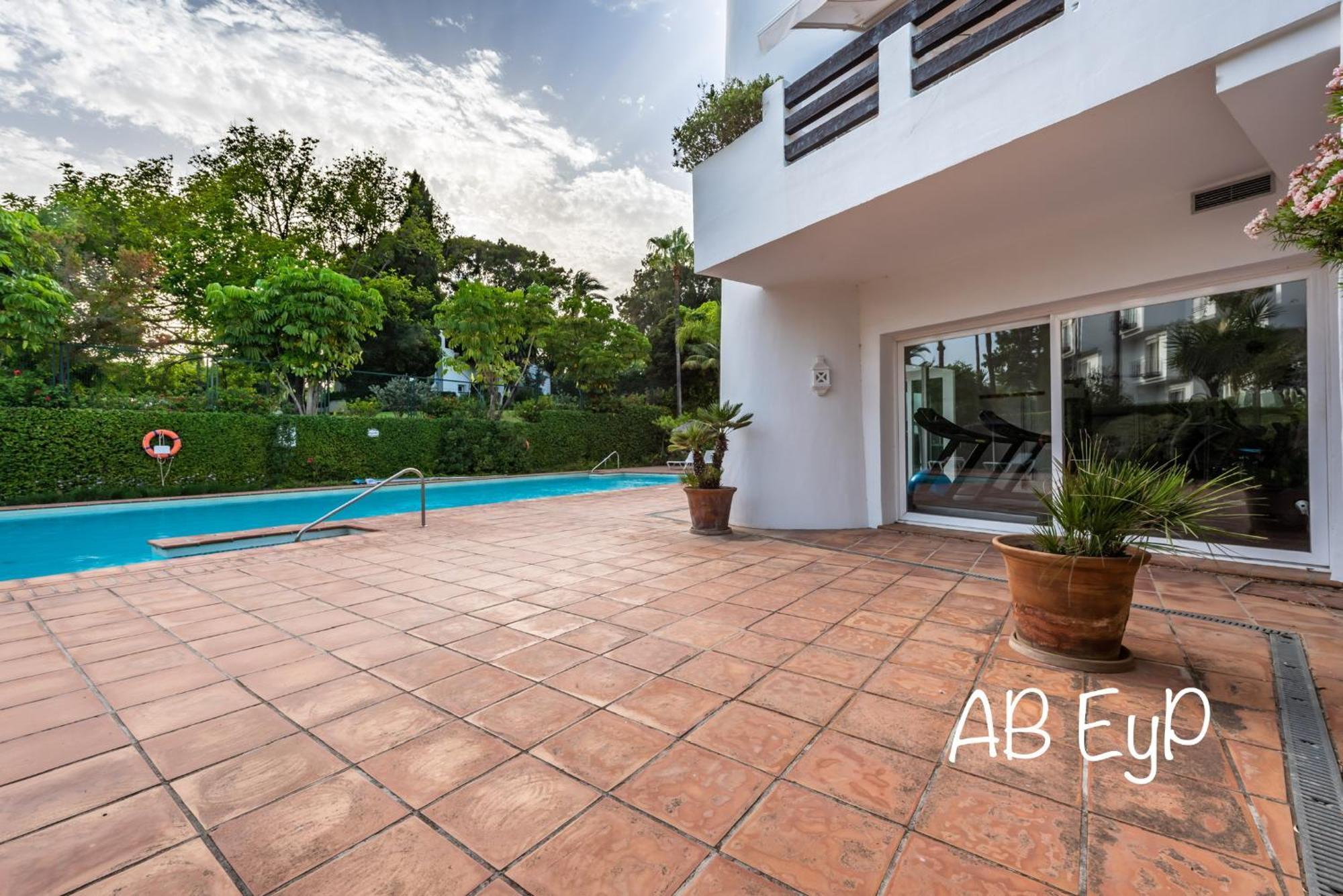 Alcazaba Beach Apartment Estepona Exteriör bild