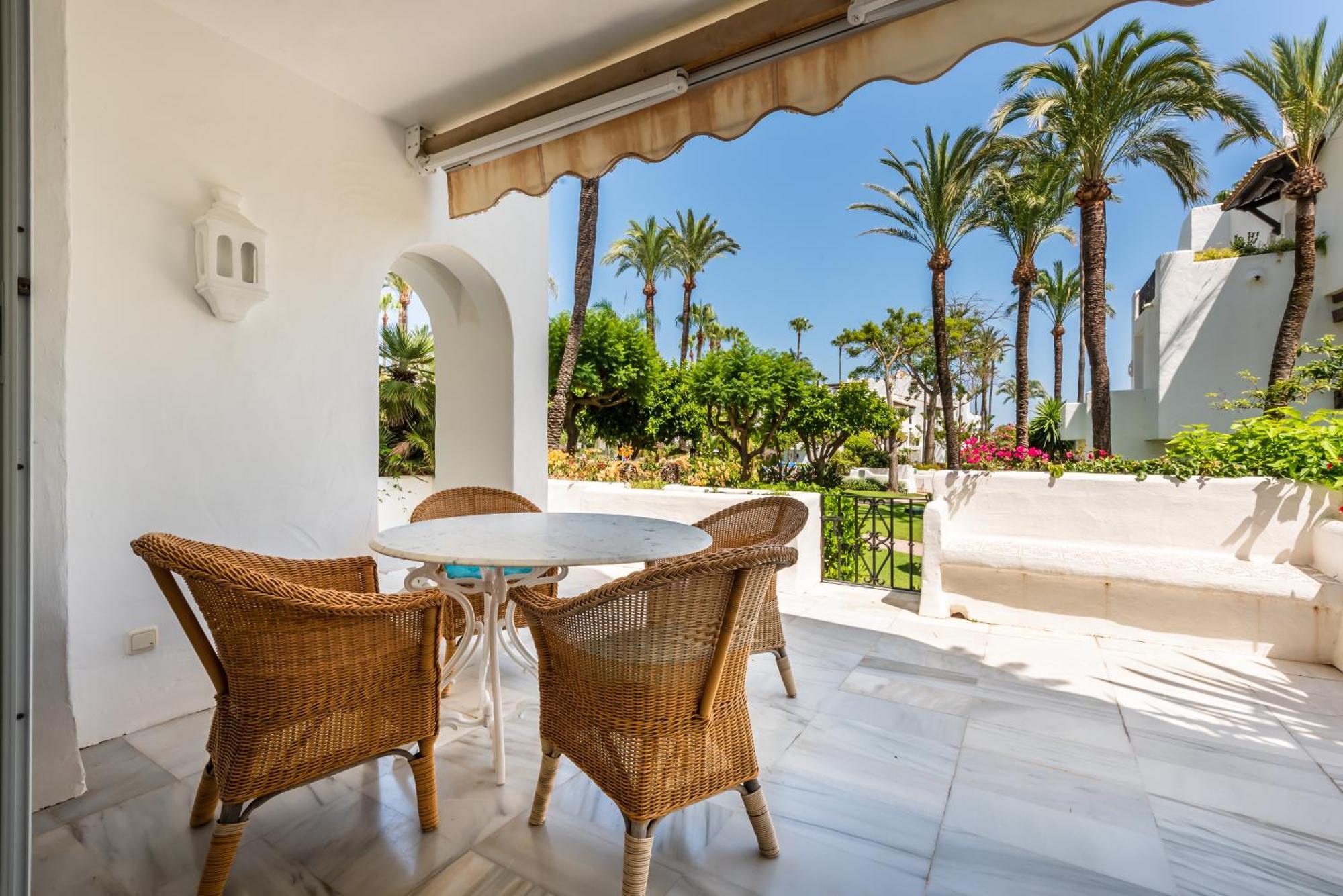 Alcazaba Beach Apartment Estepona Exteriör bild
